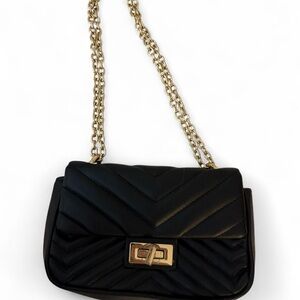 Black small faux leather crossbody bag. Forever 21.